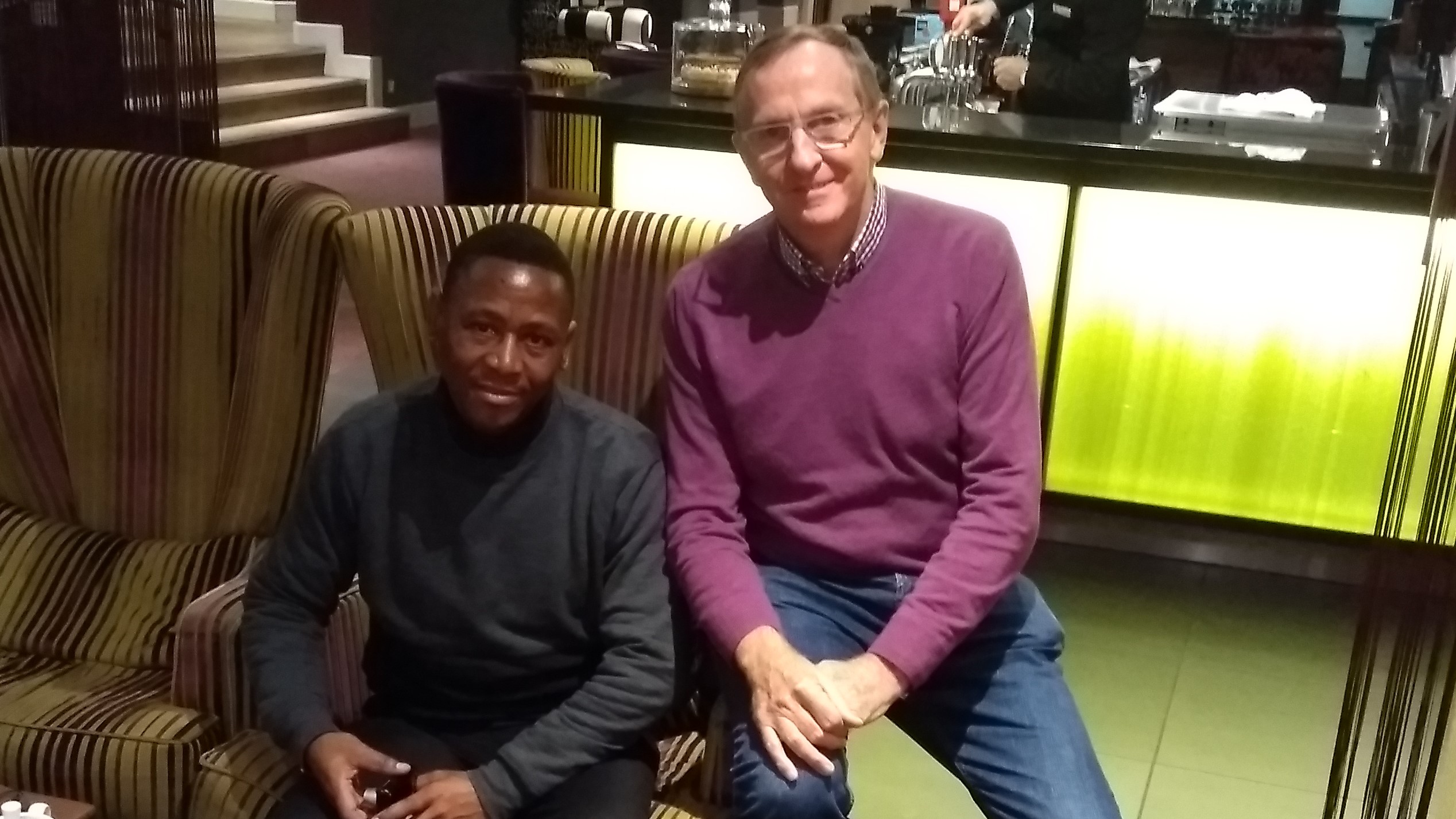 http://nl.langham.org/wp-content/uploads/sites/9/2018/04/Oboletswe-with-Malcolm-McGregor.jpg Langham Scholar Oboletswe Matlhaope met Malcolm McGregor in Cambridge last year during his stay at Tyndale House.